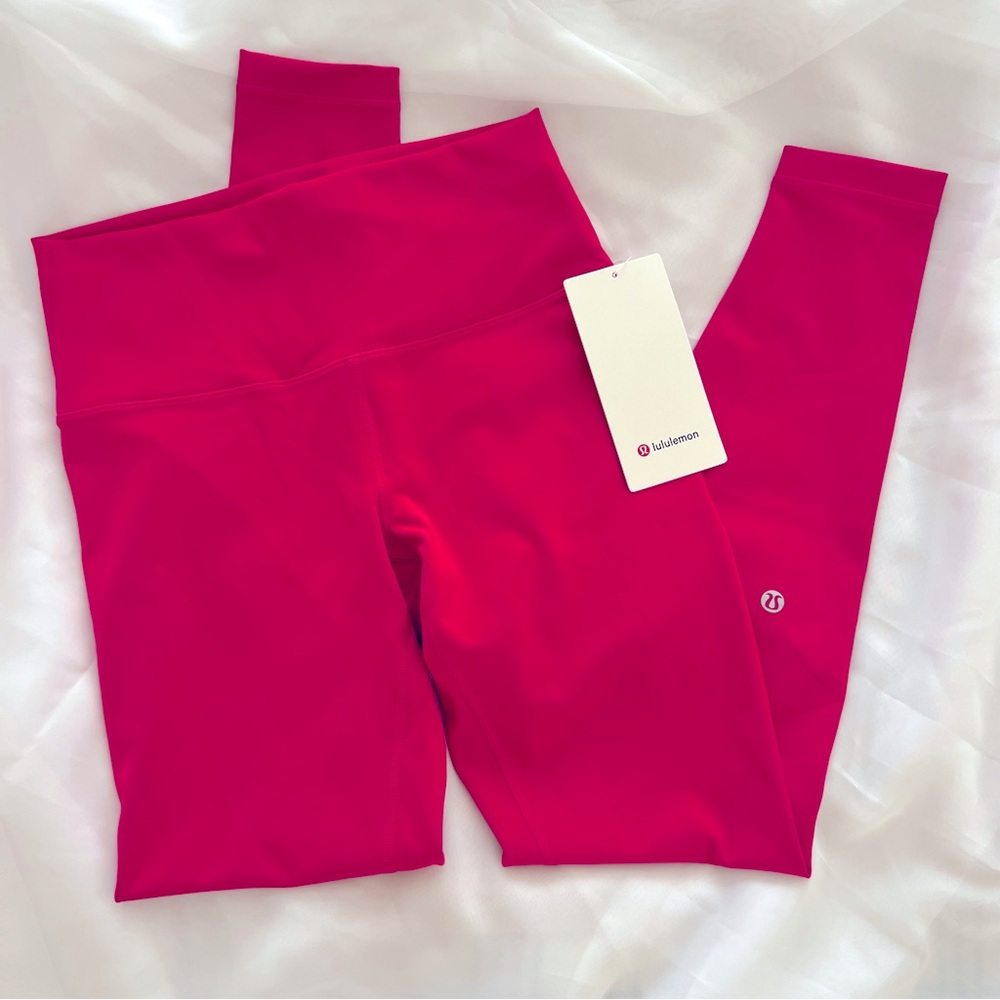 Lululemon Wunder Train High-Rise Tight 28"
Passionate
Size 8